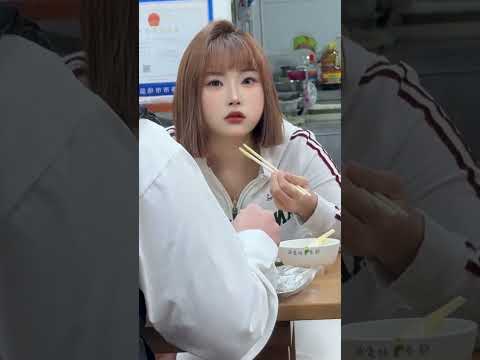 Girlfriend With Bad Vision Mistakes a Stranger for Her Boyfriend