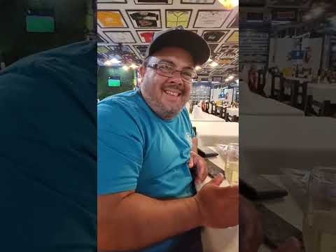 deja que pago yo . by hugo dellacasa