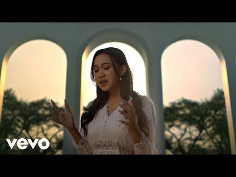 Raissa Ramadhani - Berpisah Lebih Indah (Official Music Video)