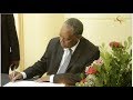 Prof PARAMAGAMBA KABUDI ASAINI KITABU CHA MAOMBOLEZO ZIMBABWE