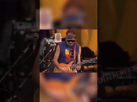 Santana Shreds Another LEGENDARY Guitar Solo 🎸🔥