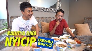 Download lagu The Onsu Family - Raditya Dika Suka Bensu Bakso mp3 Download lagu The Onsu Family - Raditya Dika Suka Bensu Bakso mp3