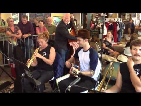 Showarama Hot Trio - Gypsy Jazz