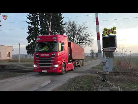 Železniční přejezd Kratonohy #1 [P3988] - 10.1.2024 / Czech railroad crossing