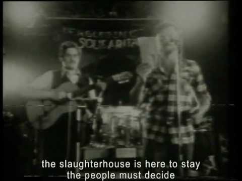 Arena-Besetzung 1976. Martin Auer und BesetzerInnen singen "Mia gengan nimmer fuat!"