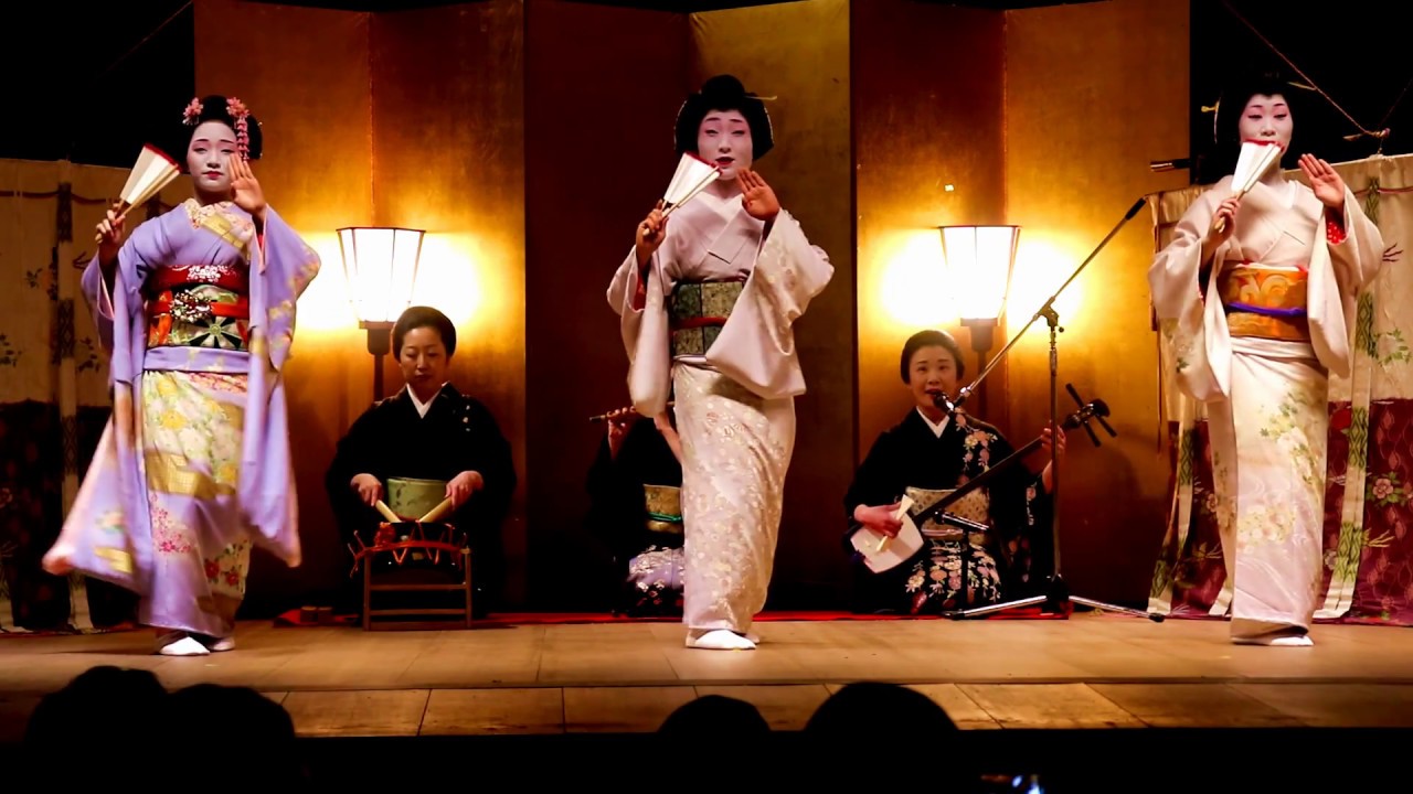 〈Tokyo Geisha 〉白塗り芸者半玉（舞妓）踊り　夜桜祭り　八王子子安神社