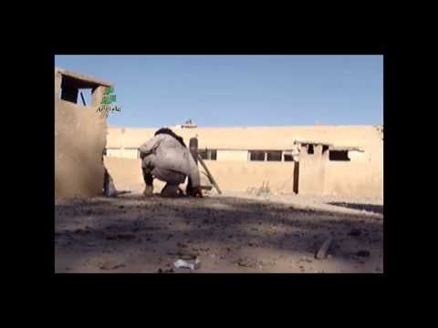 تقوم كتيبة رايات الحق بتجهيز قذائف الهاون 110 محلية الصنع لضرب مقرات النظام في حي الجبيلة في دير الزور