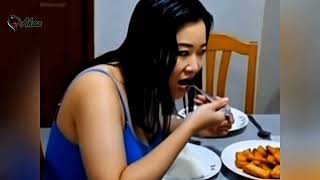 Download lagu Bunda sedang makan malam di rumahnya mp3