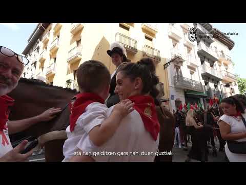 El Desfile de Caballeros, mulillas y la banda de música La Pamplonesa, un clásico antes de la corrida de San Fermín