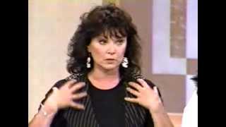 Yvonne Craig and 'Batgirl' Tribute - Vicki Lawrence Talk Show - 10/27/92