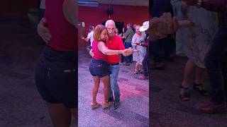 VAMOS DANÇAR E SER FELIZ #bailedamelhoridade #dança #forró #forródasantigas #baile #bailando #dance