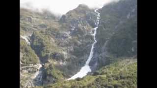 preview picture of video 'Avalanche in the copland Valley, New Zealand'