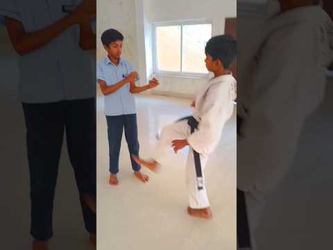 【変則蹴り】 ①前蹴り ②裏三日月蹴り ③内下々段蹴り #大谷道場 #空手 #karate #martialarts #shorts #shortvideo
