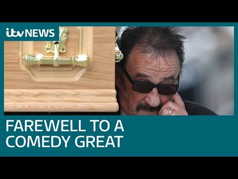 Paul carries coffin at brother Barry Chuckle’s funeral | ITV News