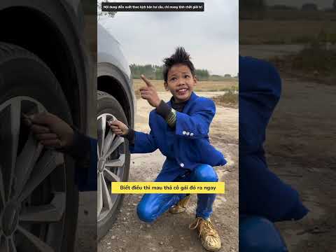 Nháy đèn xe với siêu nhân xanh