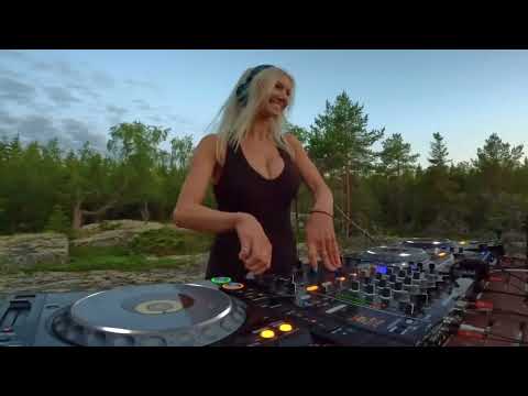 Pezsi The way you are remix