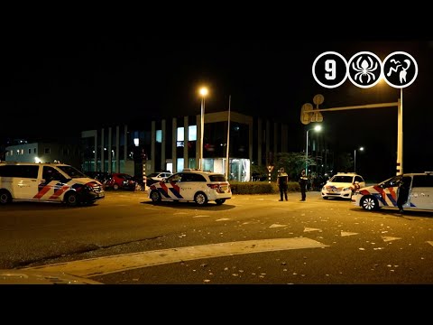 Amstelveen: Relschoppers bekogelen politie met stenen