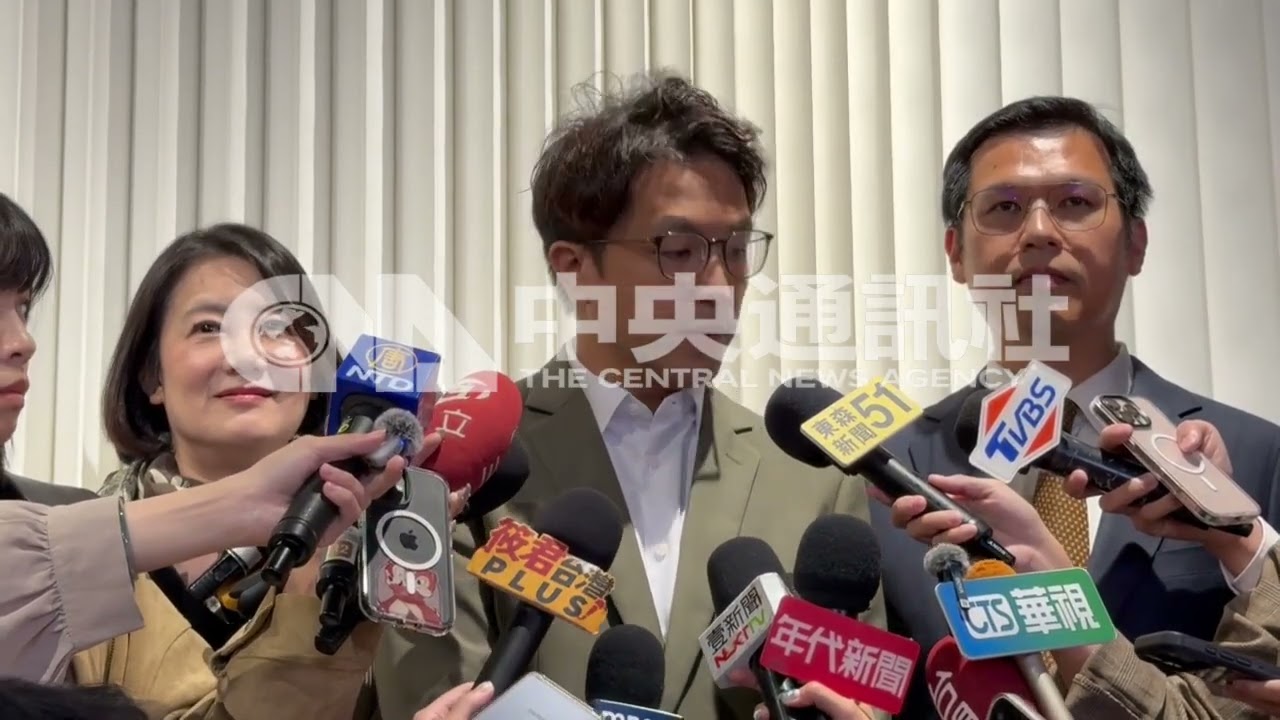沈伯洋出席論壇活動並接受聯訪回應時事