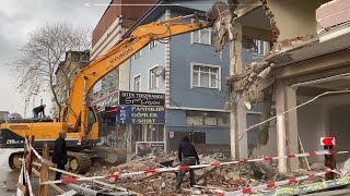 Hyundai 210LC Excavator Bina Yıkma İşlemi - Tehlikeli hareketler