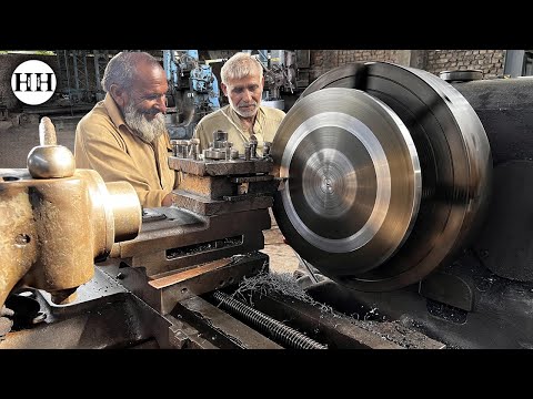 Manual Machining: Veteran Machinists turned Industrial Gearbox Housing Plate with Oldest Lathe