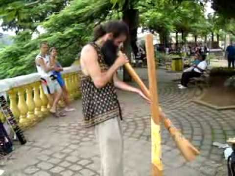 Didgeridoo e berimbau... Gaia Piá!