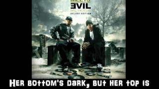 Bad Meets Evil - A Kiss[CLEAN WITH LYRICS ON SCREEN]