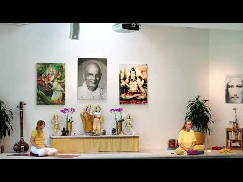 YOGA "Ankommenstunde"  mit Ananda Devi - Yoga Vidya Mittelstufe Live - 16:30 Uhr 11.06.2021