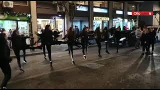 sorpresa-flash-mob-di-natale-stupore-in-centro