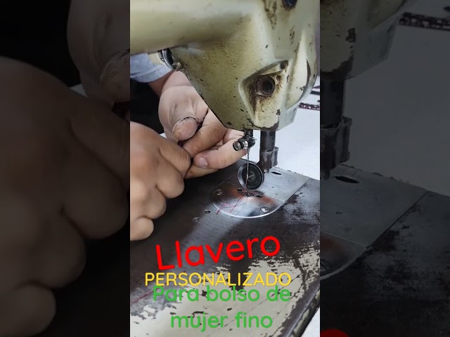 Vídeo relacionado con Hestya Set 3 Regalos para Mujer Bolso Tote Personalizado con Inicial Bolsa de Compras de Lona Neceser con Alfabeto Bolso de Maquillaje Llavero con Letra para Amiga Colega Cumpleaños Boda (Beige, L)