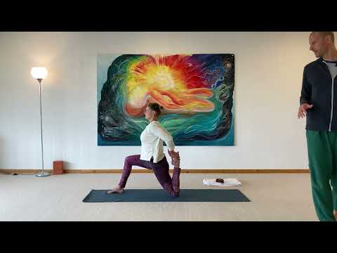 Bhujangasana - Kobra Vorbereitung, Anleitung und Hilfsangebote