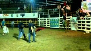 preview picture of video 'Giovanni Garro montando toro en Piedades Sur de San Ramon'