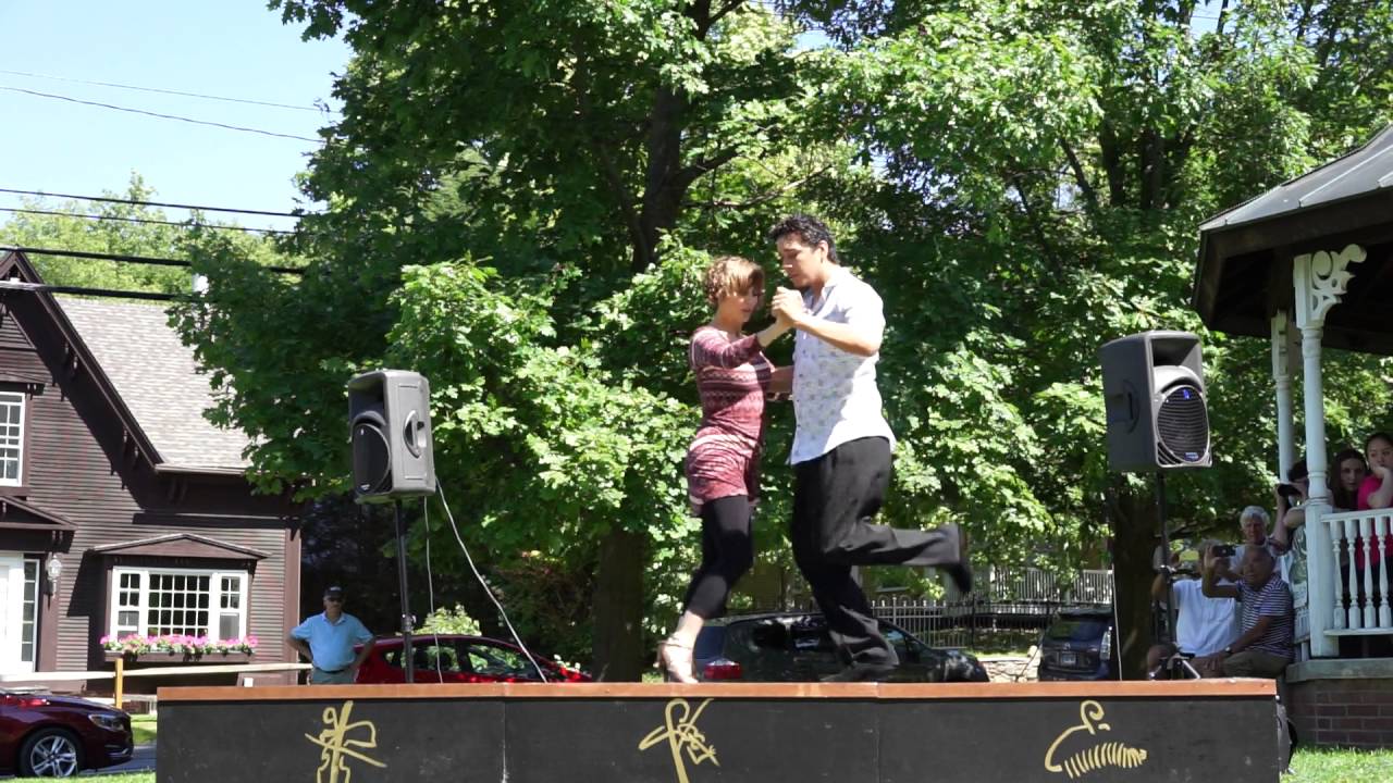 Miriam Larici y Leonardo Barrionuevo dancing to "Te aconsejo que me olvides" (Francisco Fiorentino)