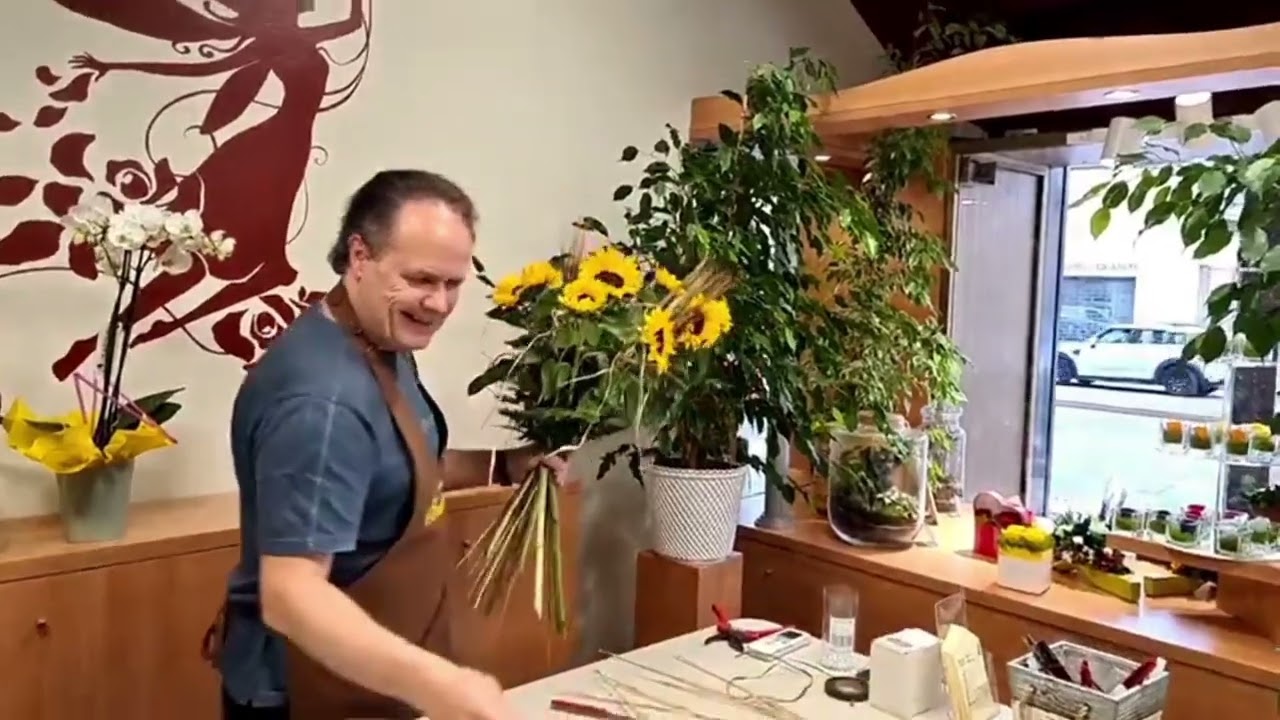 Mazzo di girasoli con calle e spighe - Fiorista Bandera