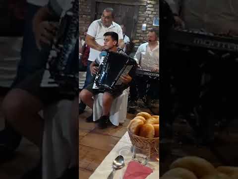 PRVO UKLAPANJE UZ ORKESTAR (KOLA: MORAVAC,UZICKO,RUMENKA I GOCINO KOLO)