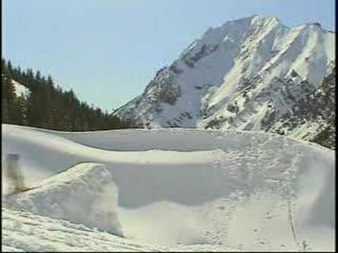 Queda de esqui como nos desenhos animados