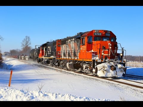 CN4721 & CN4700 pass Pulham Road on Train 438    28/01/14