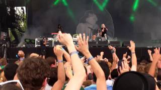 Crystal Castles - Celestica (Live @ Lollapalooza in Chicago) 08-03-2013