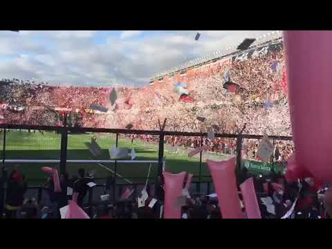 "Increíble recibimiento de COLON DE SANTA FE!" Barra: Los de Siempre &bull; Club: Colón