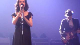 PJ HARVEY - Rope Bridge Crossing (live @ AB, Brussels 2009)