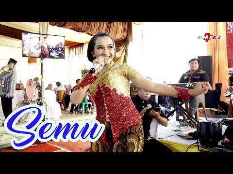 SRAGENAN SEMU VOC. RIANA CAMPURSARI GELEGAR