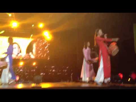 121124 MOA Vietnam - Nobody by Wonder Girl in "Ao Dai"