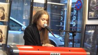 Amanda Mair Doubt Stockholm Bengans120218