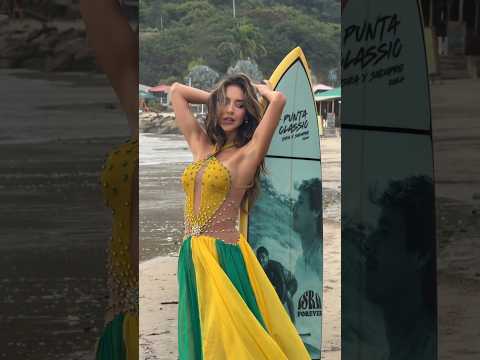 Miss Universo Ecuador - Nadia Mejia va al Salinas en la Provincia de Santa Elena.