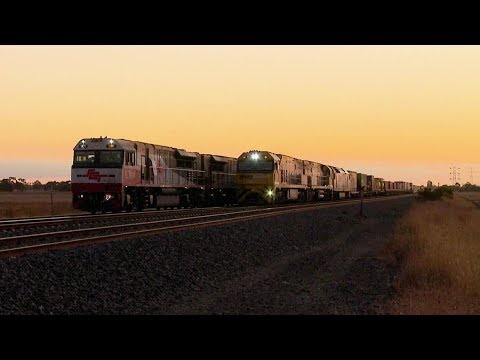 Pacific National 6PM6 Overtakes SCT Freight Train (1/4/2019) - PoathTV Australian Railways