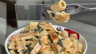 Pasta de espinaca y pollo