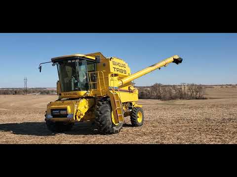 2002 New Holland TR89 Combine - Selling on BigIron Auctions - Dec. 7, 2022