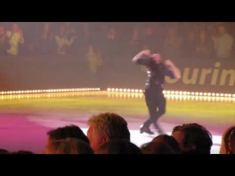 Stéphane Lambiel & Anastacia in the finale of Art on Ice 2010 (4th March)