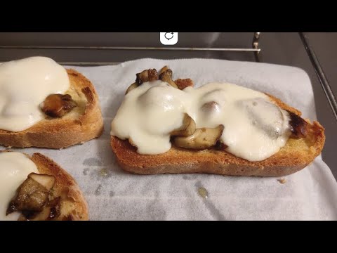 CROSTONI AI FUNGHI PORCINI, SCAMORZA O BRIE – SEMPLICISSIMA E PERFETTA PER L’ AUTUNNO!