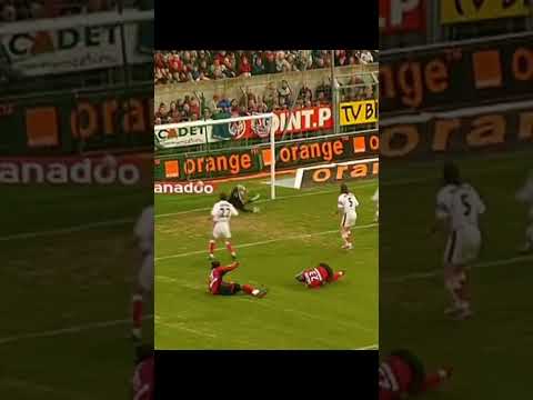 EA GUINGAMP 3-2 PSG 🤯 with this Guillaume’s epic goal in front of Drogba. #Sports #goals  #football