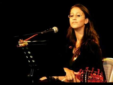 أحن إلى خبز أمي وقهوة أمي ولمسة أمي _ الفنانة الملتزمة سلام أبو آمنة